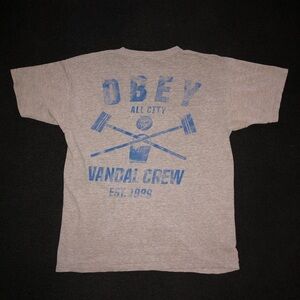 Obey. Vandal Crew. Size Large. Gray color. Short Sleeve Shirt.